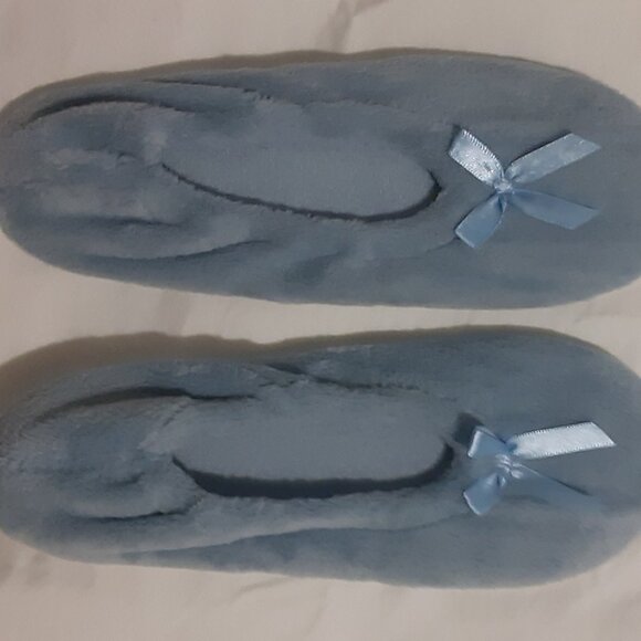 NWOT Softy Micro Terry Ballet Slippers with Bow Light Blue Size 7/8 - Picture 1 of 3